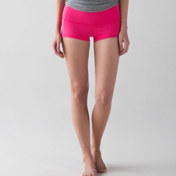 SOLD! Lulu Lemon Wunder Under Short - Picture 1 of 6